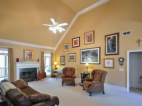 3rd image of 205 Wisteria Dr