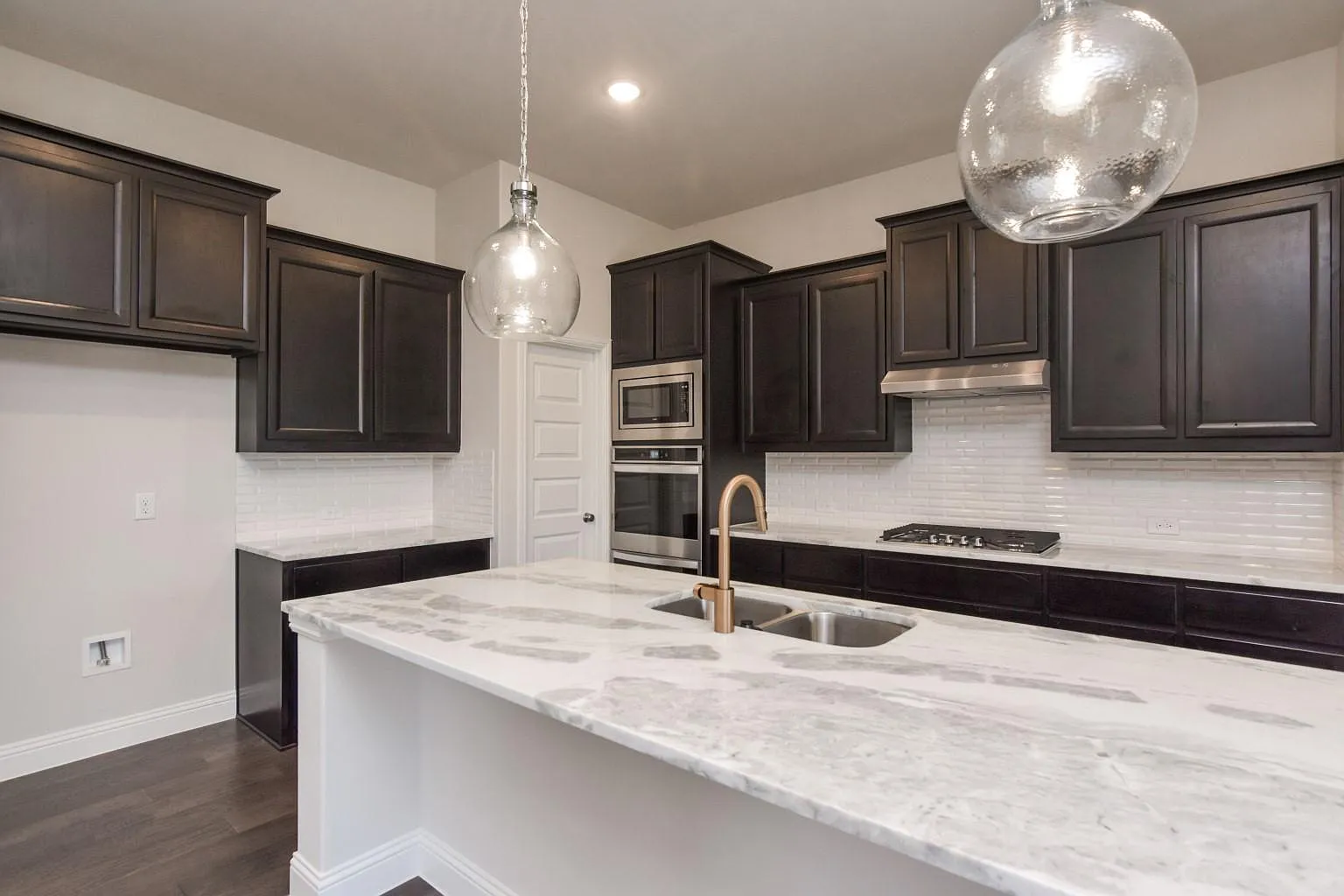 4 bed, 2533 sqft, $3,000 — Photo 2