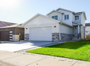 30 NW Rivergrove Run W, Lethbridge, AB T1K 8E9