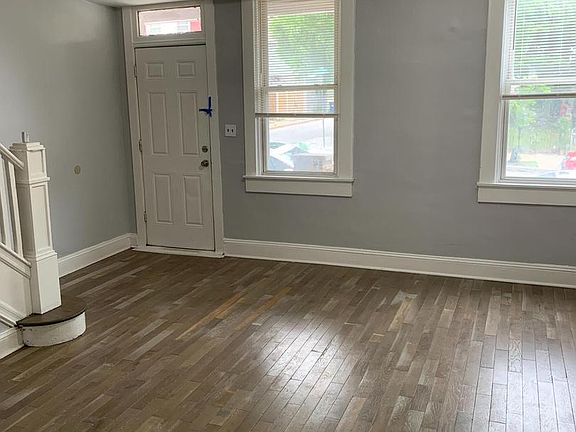 3rd image of 2516 Barclay St