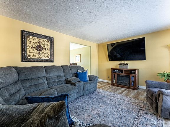 3rd image of 6617 Pheasant Ridge Rd