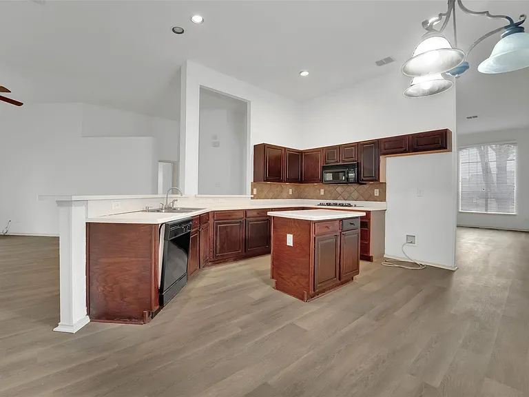 5106 Petersburg Dr — Photo 7