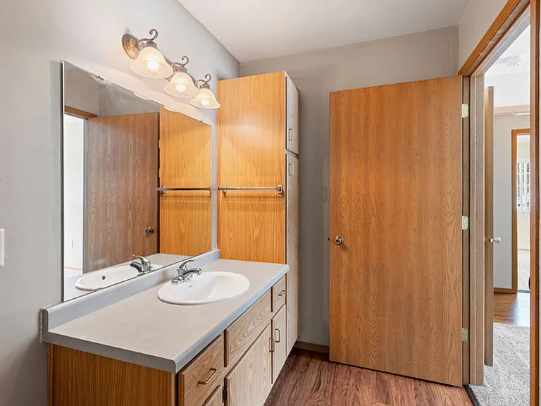 Charlotte Court Apartments — Photo 30