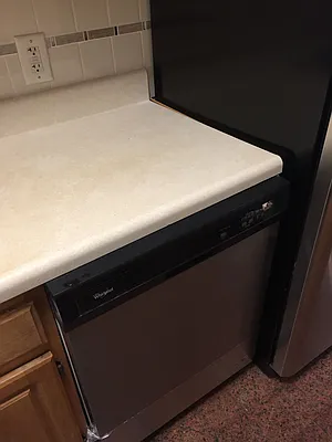 Rented by Metroline Realty | media 32