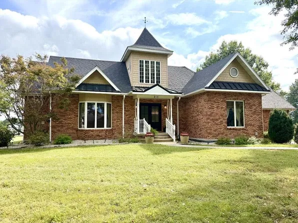 213 W Wood St, Shelbina, MO 63468