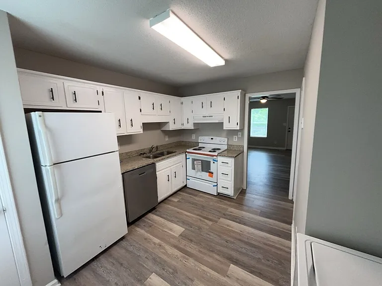 3284 Tower Dr #D — Photo 8