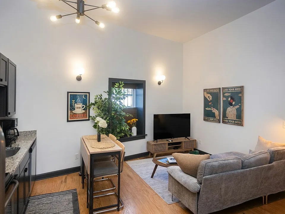 172 River St #103