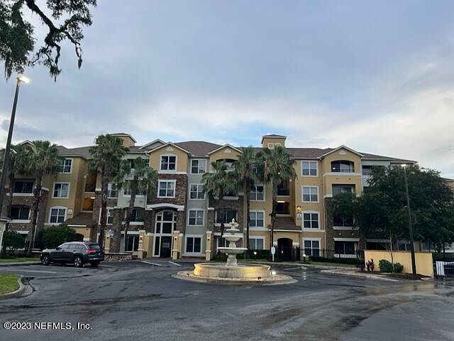 1st image of 8539 GATE Parkway W #1536