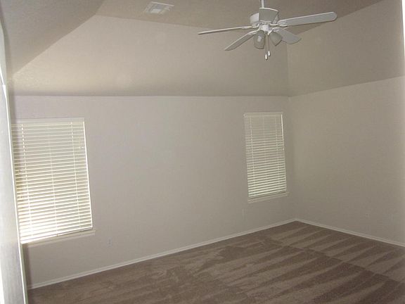 Large Master Bedroom with Trayed Ceiling! Fans in all Be