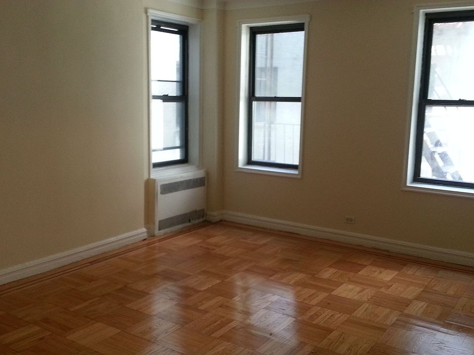 1st image of 3135 Crescent St APT 5T