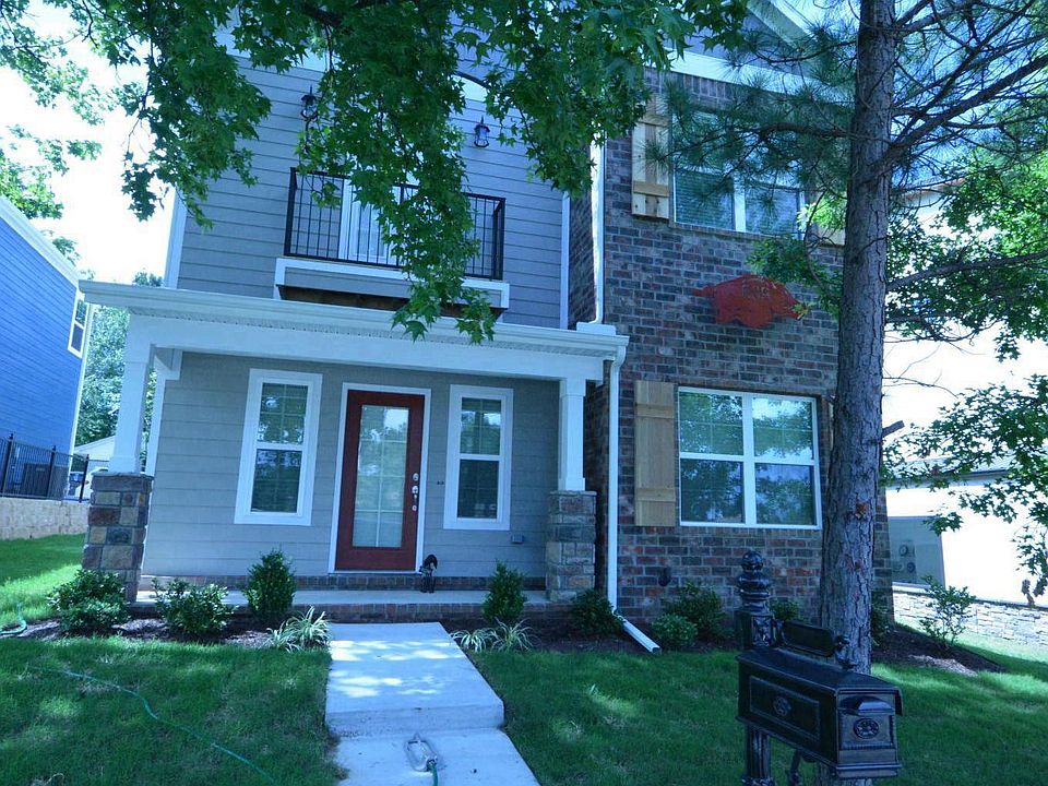 1st image of 609 W North St