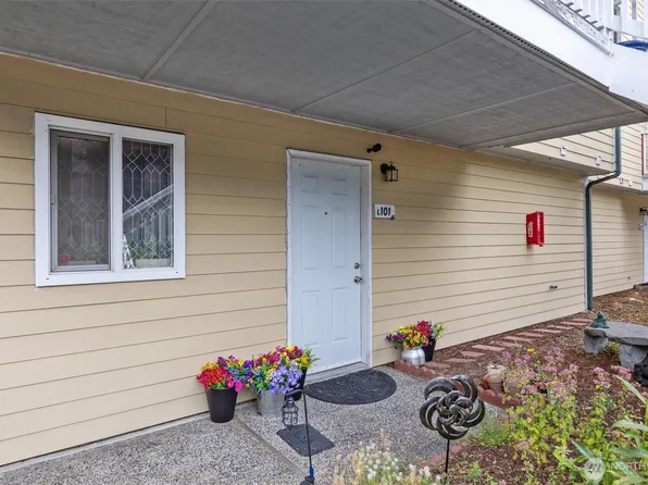8823 Holly Drive #L101, Everett, WA 98208