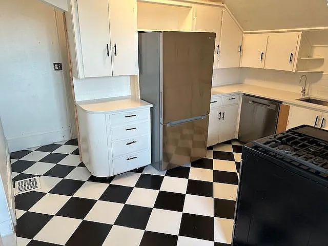 2229 NW Everett St #8 — Photo 1