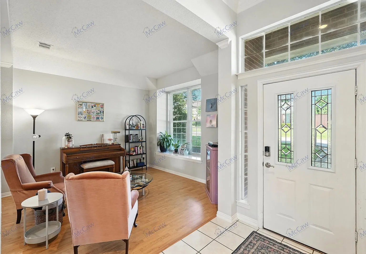 3 bed, 2.0 bath, 1982 sqft, $2,750 — Photo 2