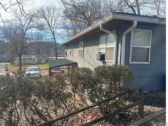 3rd image of 302 N Spring St