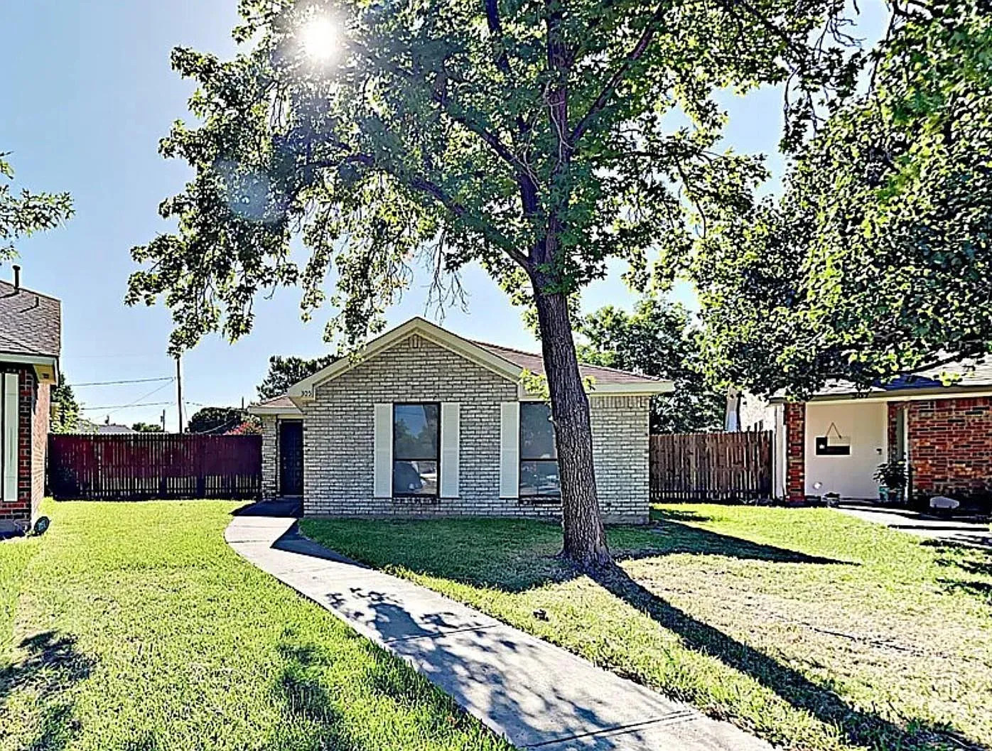 3 bed, 2.0 bath, 1307 sqft, $2,000 — Photo 2