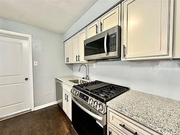 2nd image of 7819 Underhill Dr