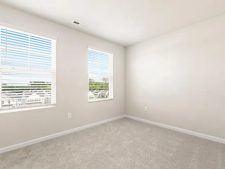 146 Zealand Ct — Photo 27