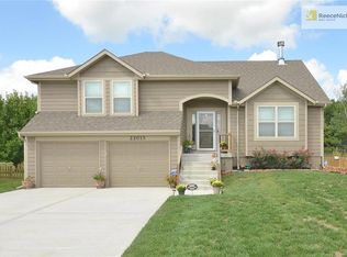 22013 S Falcon Ridge Dr, Spring Hill, KS 66083