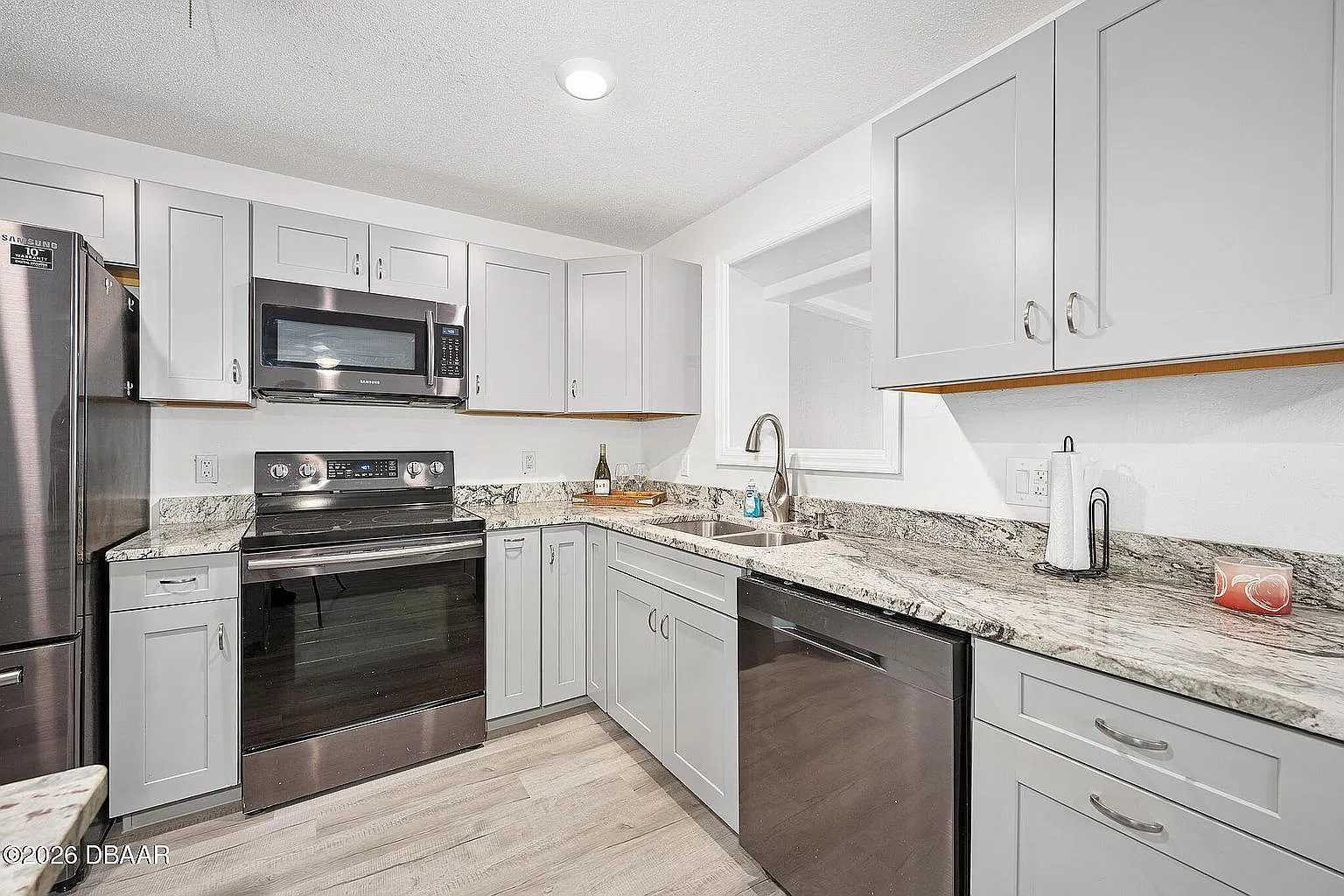 4 bed, 2.0 bath, 2028 sqft, $2,500 — Photo 3