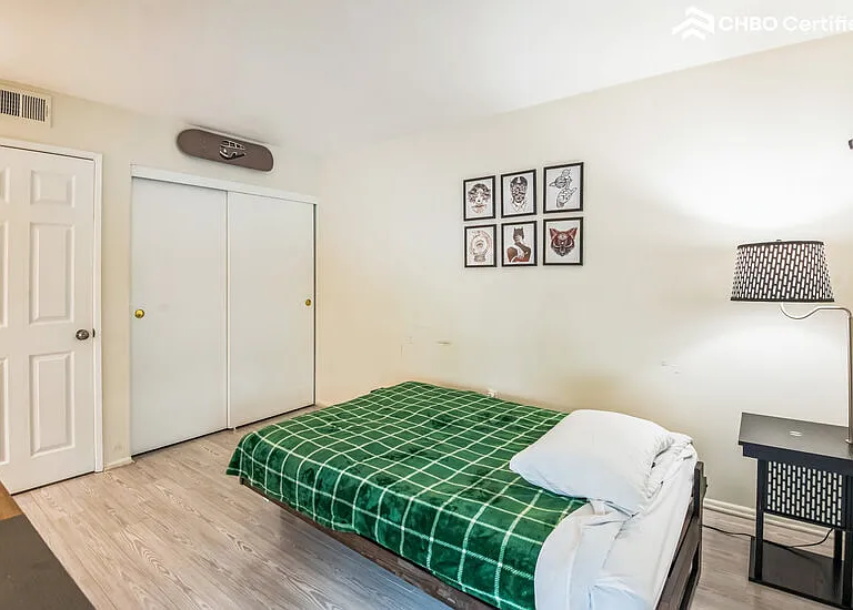 1942 Grace Ave #217 — Photo 13