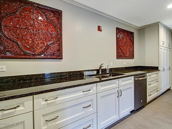 4th image of 2970 Saint Johns Ave #11C