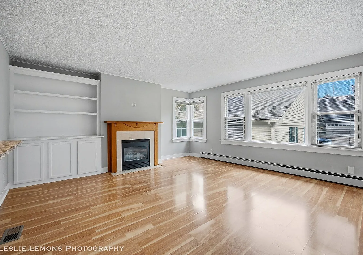 3 bed, 2.0 bath, 1300 sqft, $3,200 — Photo 4