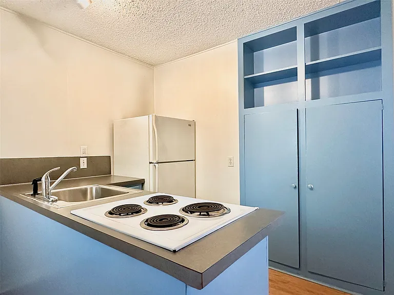 2711 Hemphill Park #11C-A105 — Photo 3