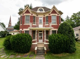 515 1st Ave W, Cascade, IA 52033