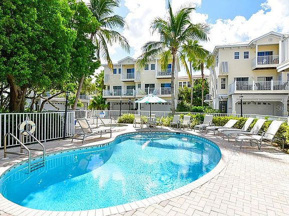 5th image of 1453 Gulf Dr N