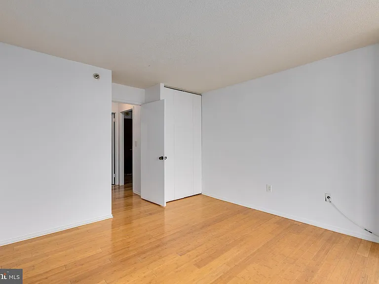 2020 Walnut St #29J — Photo 12