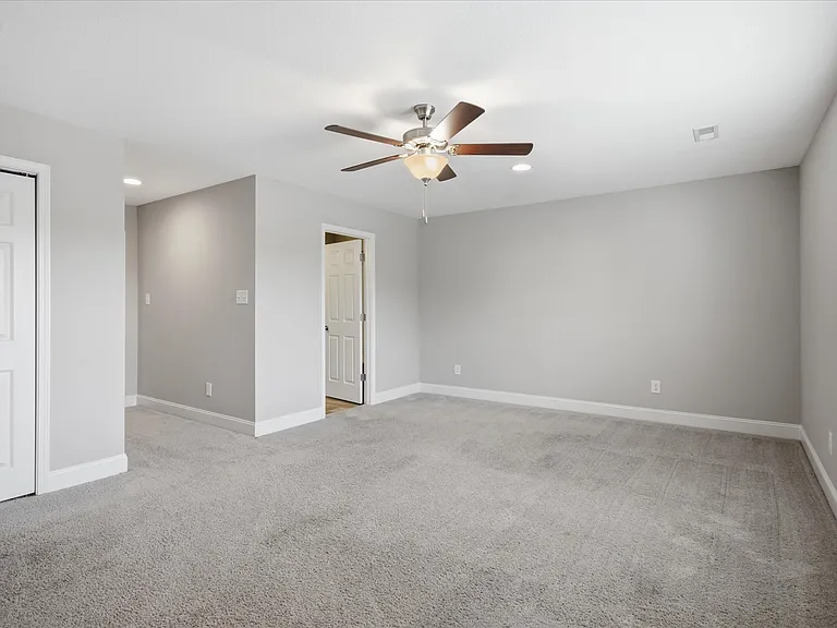 4864 Stoneyhurst Ln — Photo 17