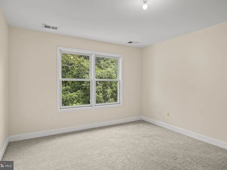 209 Peony Ln — Photo 26