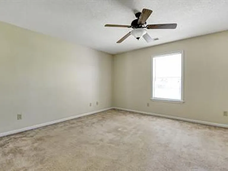 38 Webb Ct NE — Photo 4