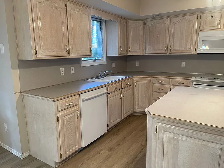 1508 E Powell St — Photo 8