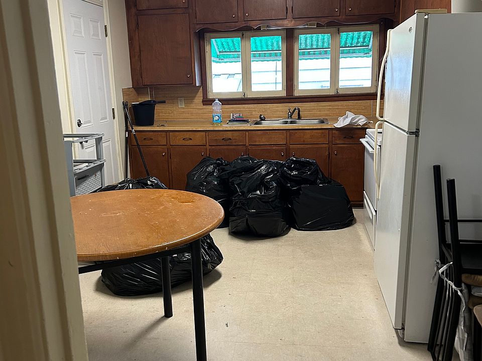 Kitchen with newly replaced floors. Included appliances : fridge, stove and sink 
Light on 
( picture taken during cleaning)