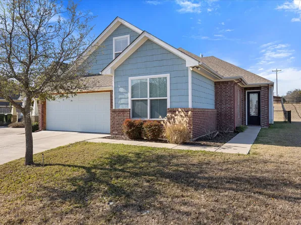215 Camelot St, Glen Rose, TX 76043