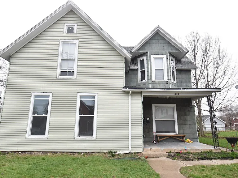 434 W Lawrence St — Photo 1