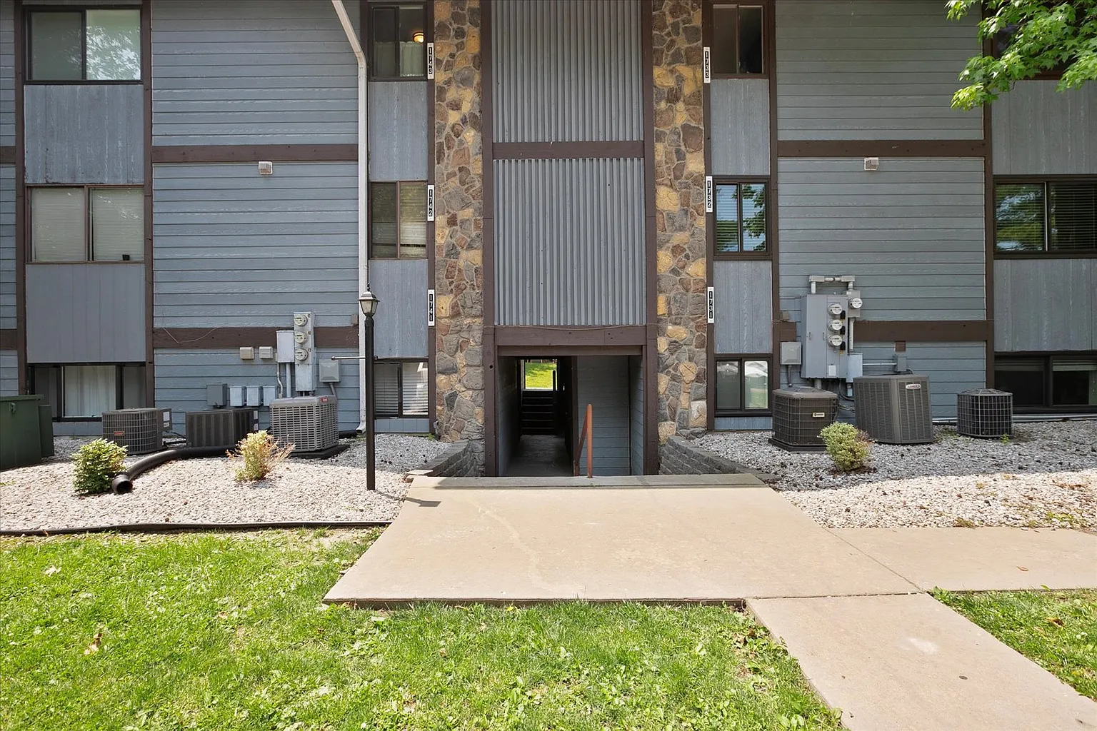 1733 Gascony Parc Dr photo 1