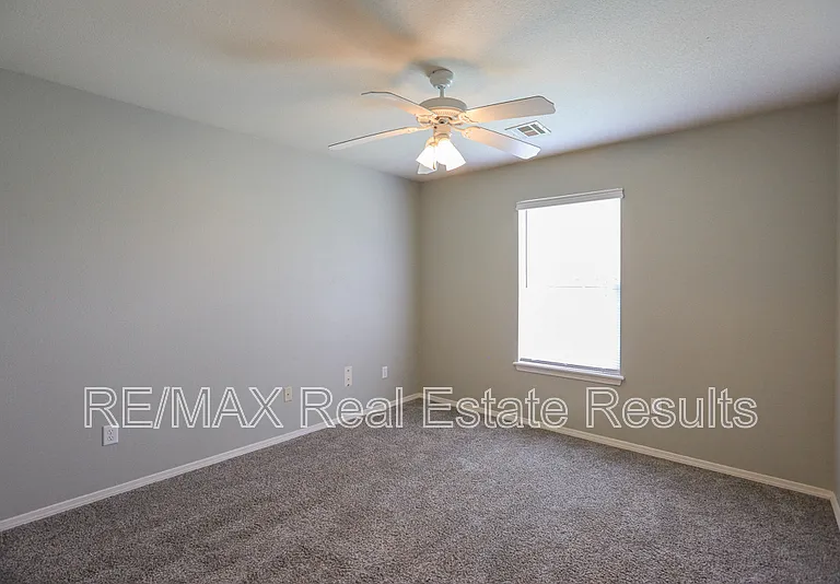 1907 SW Columbus Rd — Photo 22