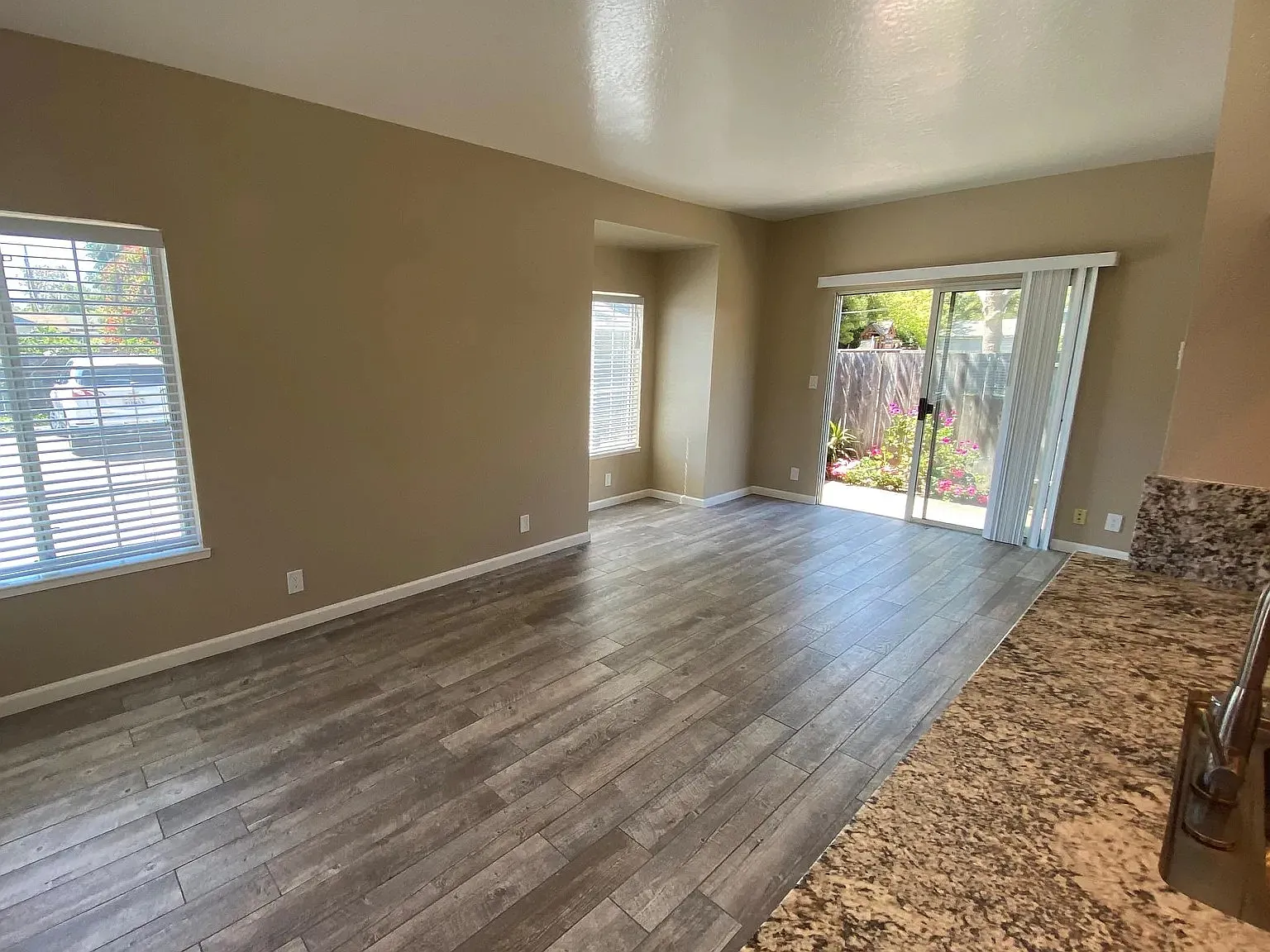 1 bed, 799 sqft, $2,400 — Photo 1