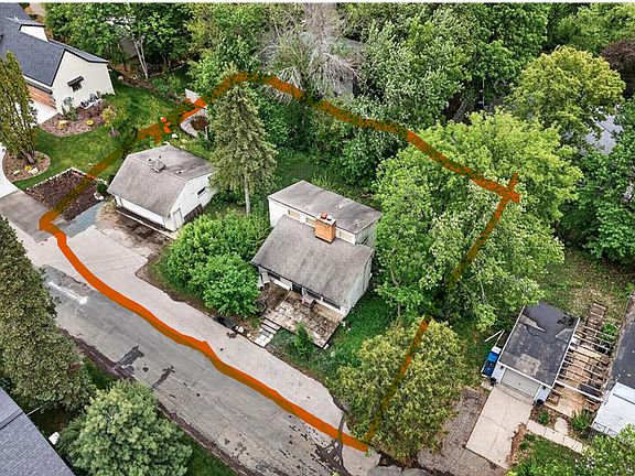 4th image of 3114 Brooks Ln
