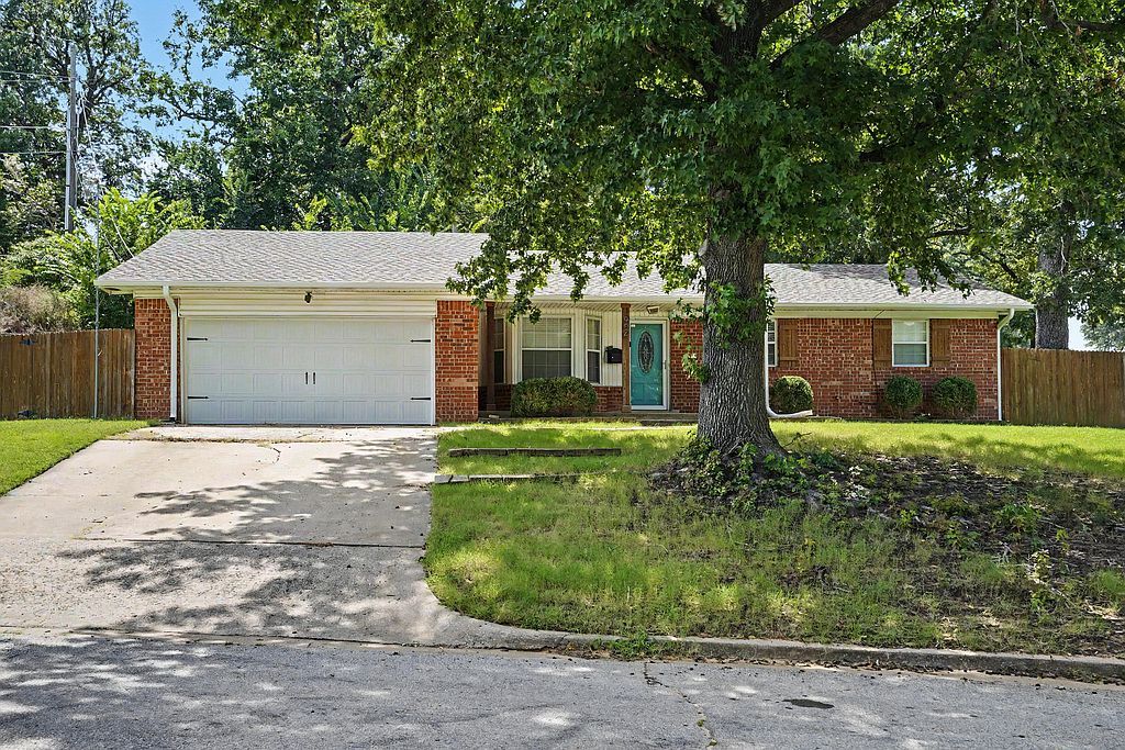 904 N Lake Dr - Property Image