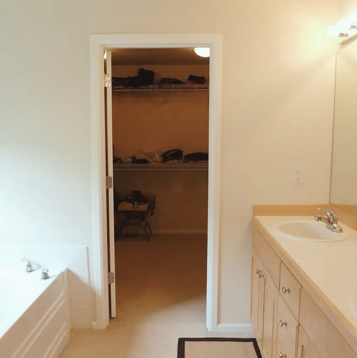 4 bed, 2.5 bath, 2512 sqft, $3,800 — Photo 4