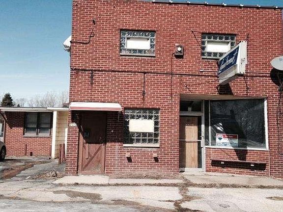 5th image of 2520 E Norwich Ave