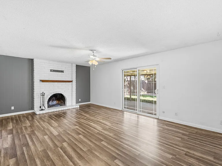 952 W Raymond Rd — Photo 2
