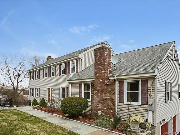 3rd image of 975 Newfield Ave