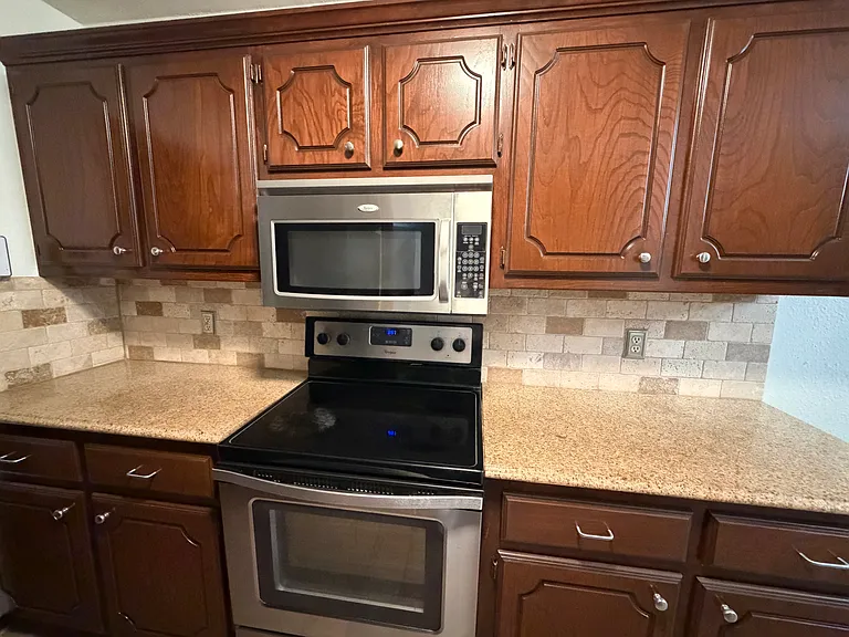 3300 Homestead Ct — Photo 6