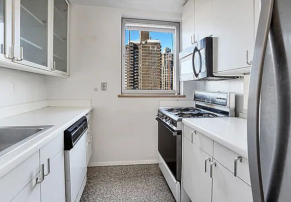5th image of 301 W 57th St APT 26A