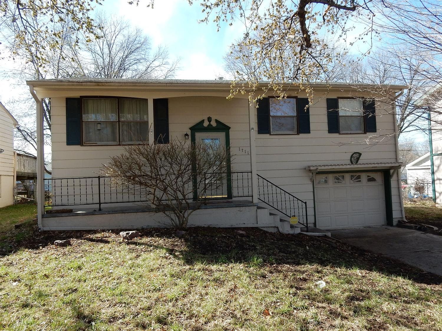1711 Jackson Rd 1711 Jackson St, Beatrice, NE 68310 | Zillow